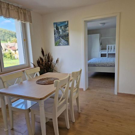 Lipovka Apartment ลิโปวา ลาสเนีย ภายนอก รูปภาพ
